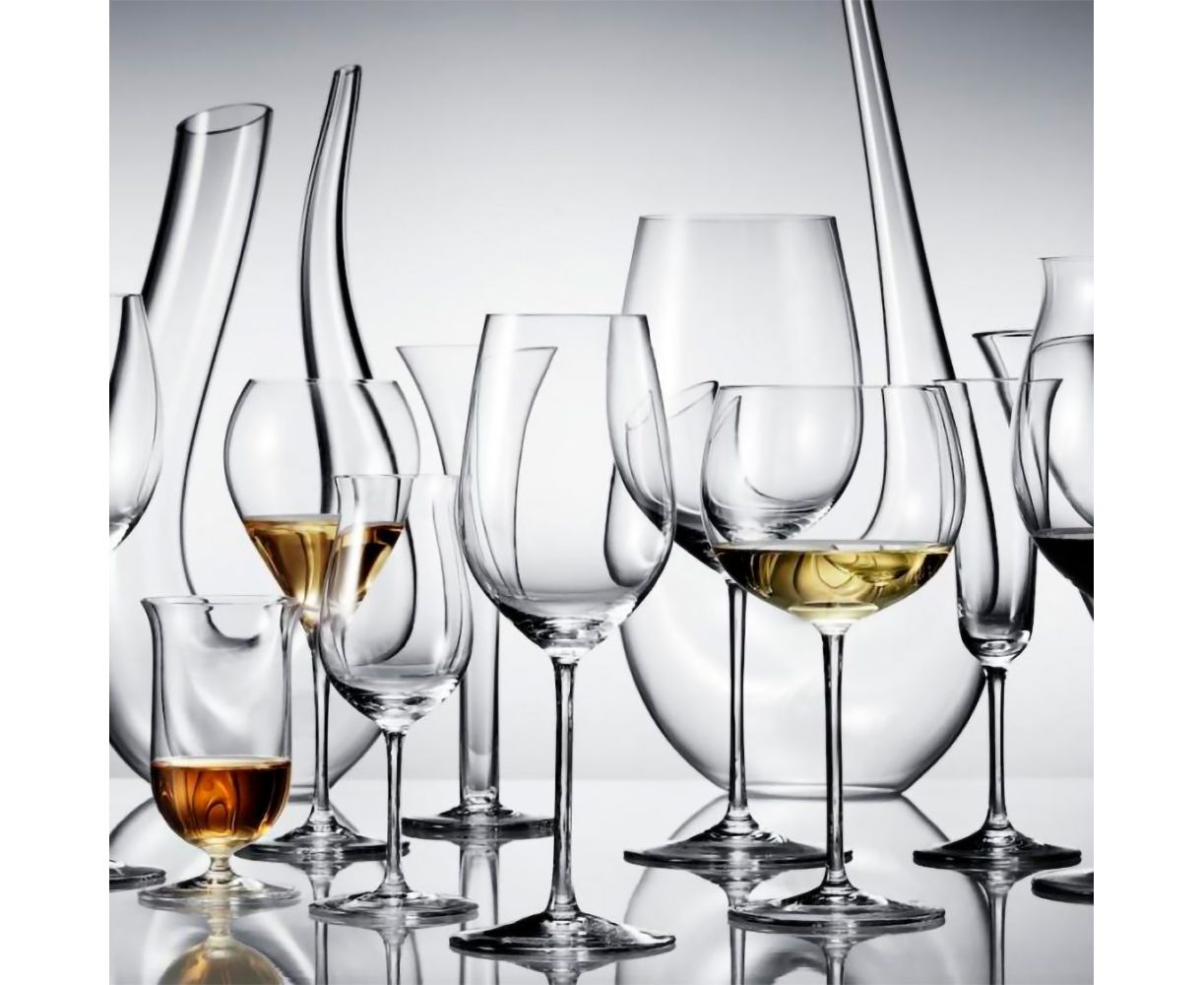 Столовое стекло. Стеклянная посуда. Стеклянный бокал. Барное стекло. Красивые бокалы для вина.